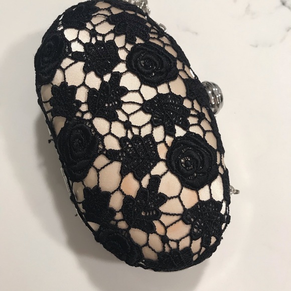 Sondra Roberts clutch - champagne and black lace - Picture 8 of 8